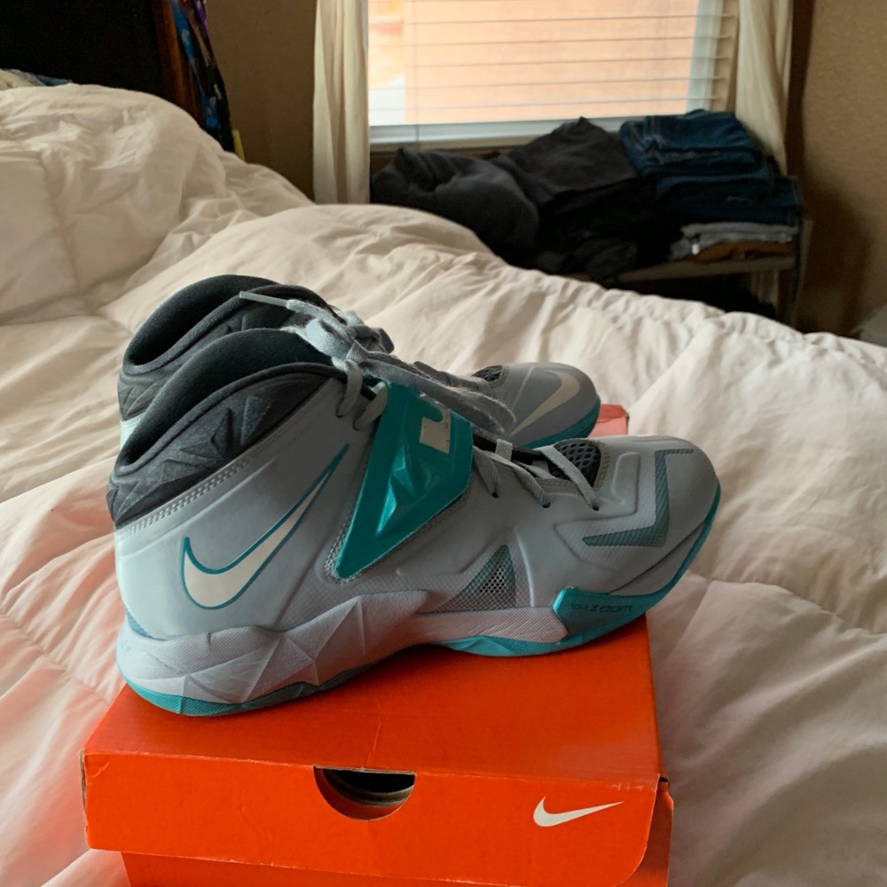 Lebron Soldier 7 Size 10.5.